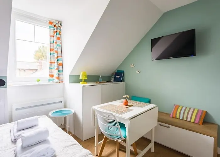 Le Petit Nid - Joli Studio Renove - Plage A 5 Min